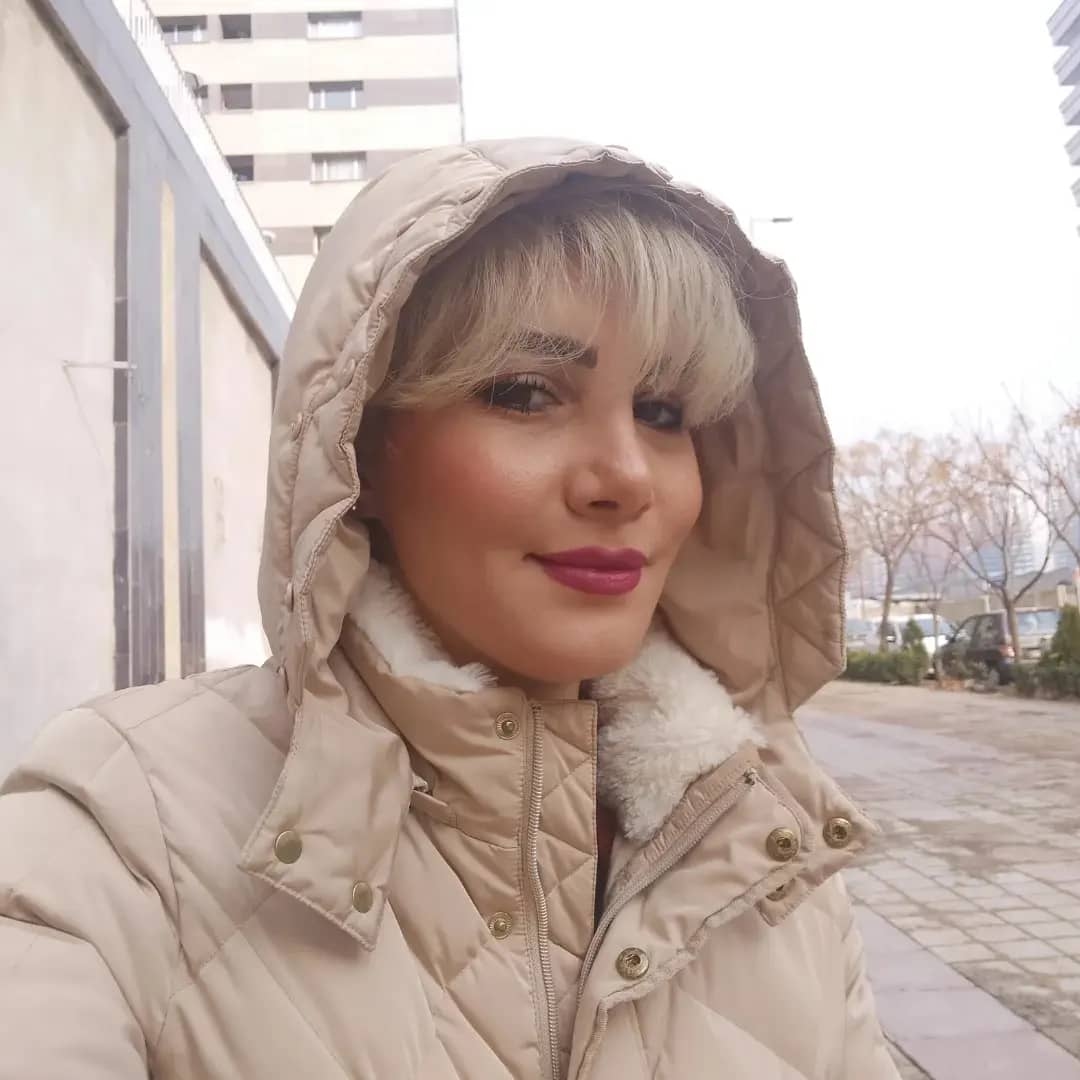 hostIntroImage-مونا دادبان