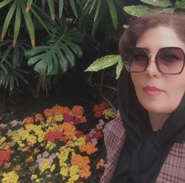 hostIntroImage-زهرا افشاری