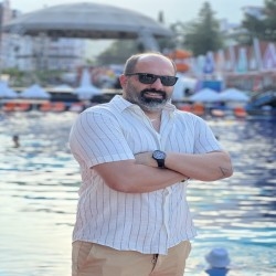 hostIntroImage-حسین رجب زاده