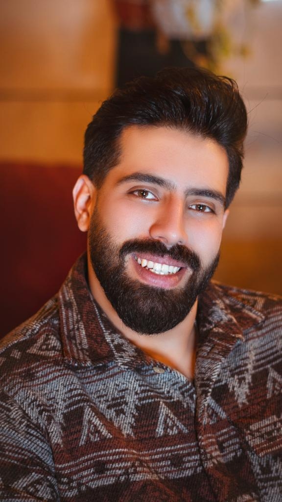 hostIntroImage-امیرمحمد صداقت