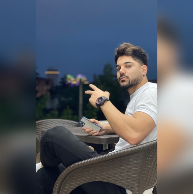 hostIntroImage-مهرشاد باقری نژاد 