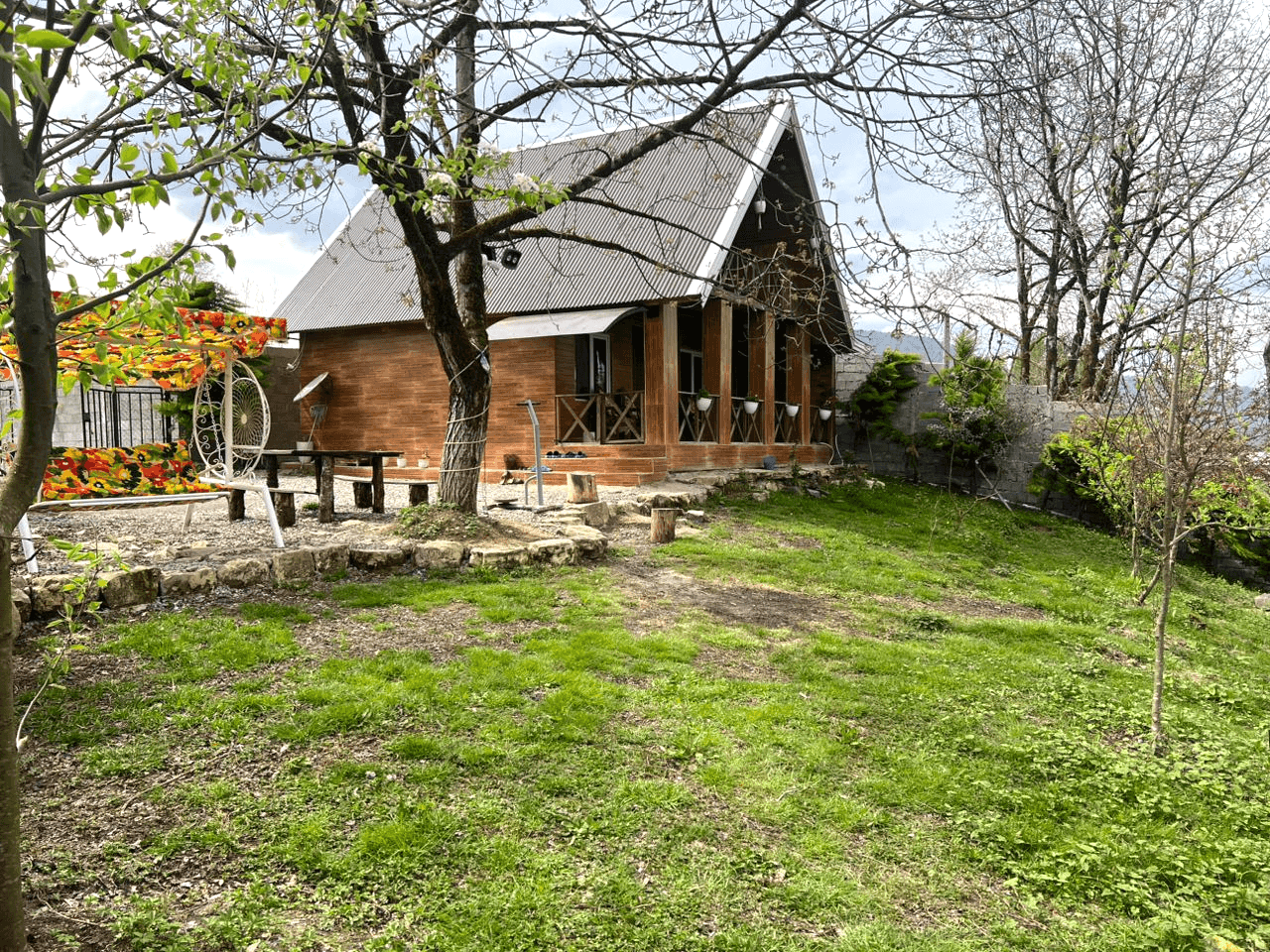 اجاره کلبه سوئیسی جکوزی دار در روستا پنگاپشت شاندرمن ماسال 