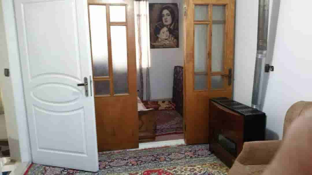 آپارتمان یک خوابه طبقه سوم  در مدرس همدان