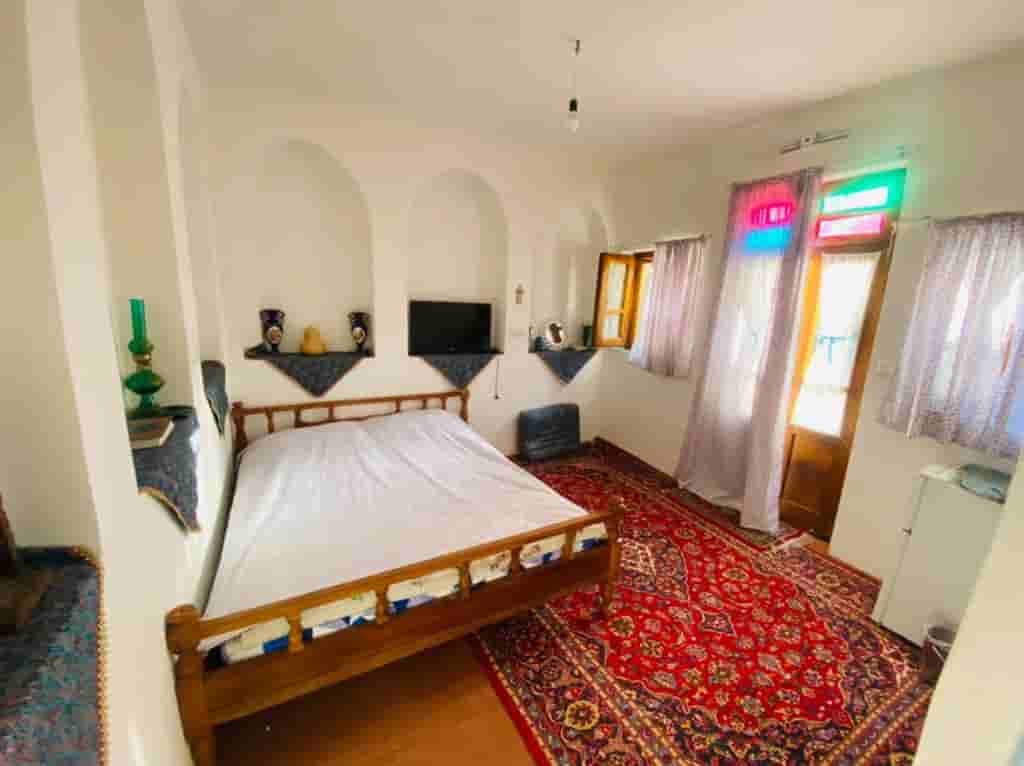 اجاره بومگردی سنتی در باغستان نطنز - ماه منیر