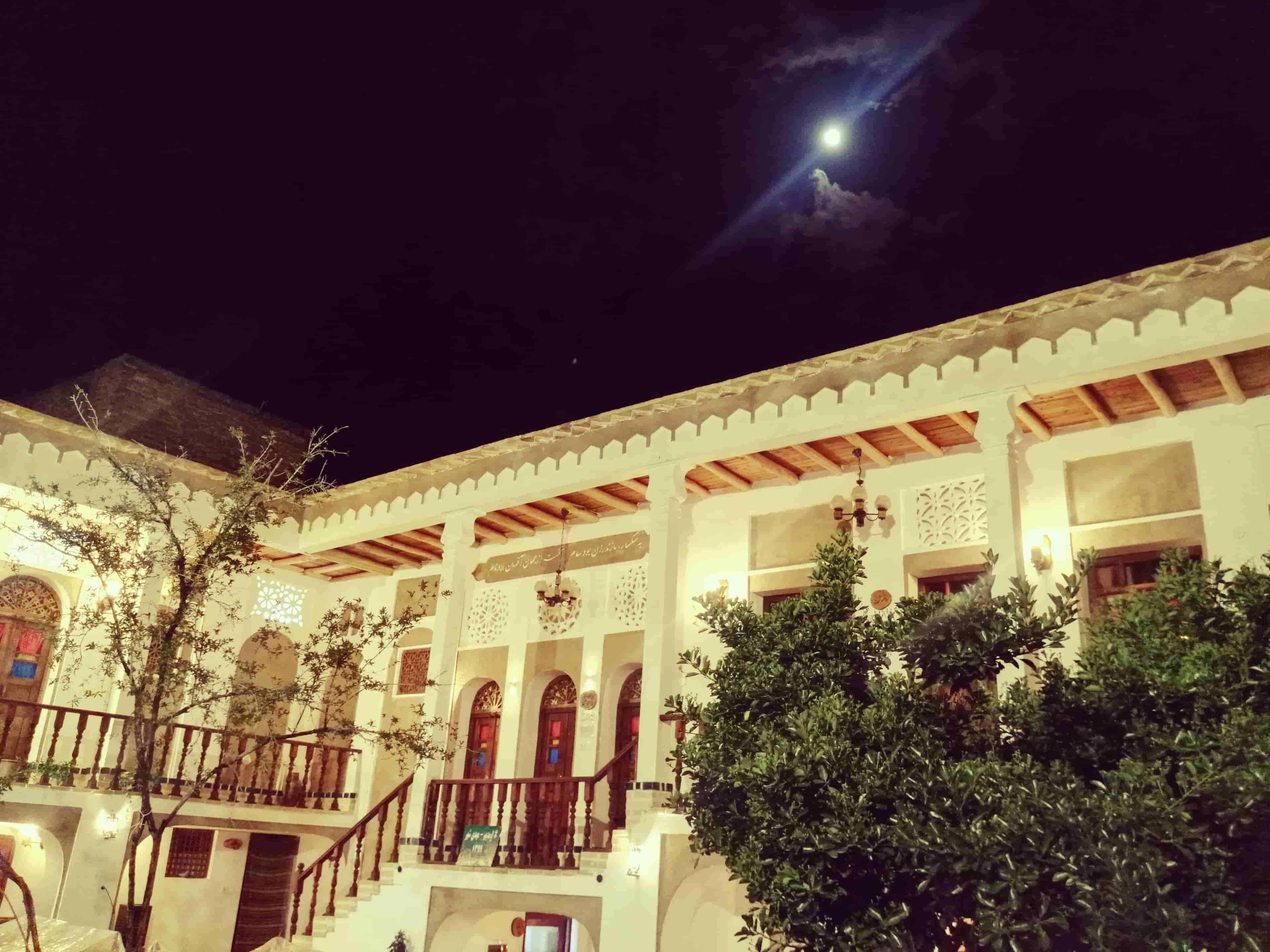 اجاره خانه سنتی در میدان امام مهدی شهر - اتاق استاد حبیب درخشانی