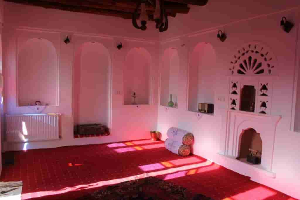 اجاره اتاق سنتی درمیدان امام مهدی شهر - استاد یدالهه درخشانی