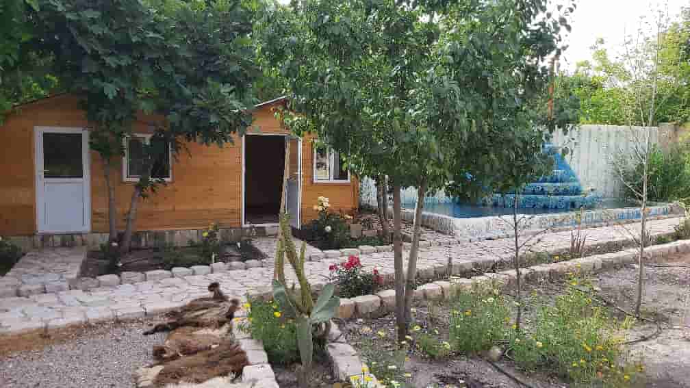 اجاره کلبه چوبی در کاخ اردشیر بابکان فیروزآباد