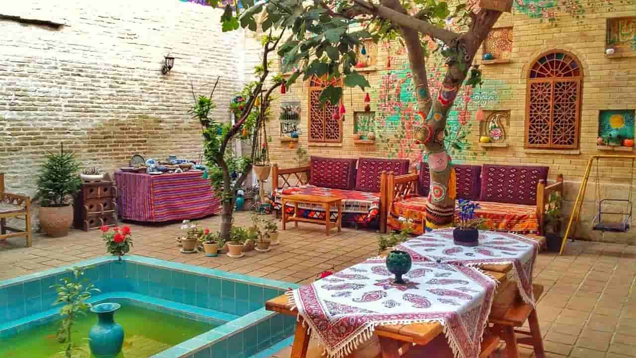 اجاره اتاق سنتی دوتخته غیرمستر در لطفعلی خان زند شیراز - مهبانو