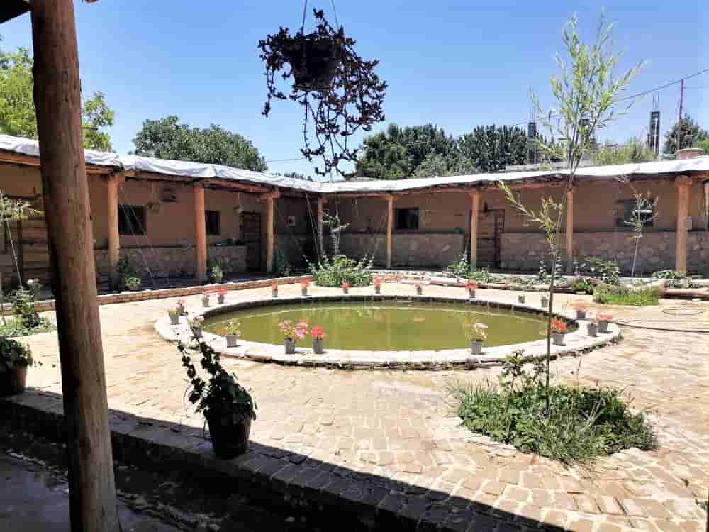 اجاره خانه روستایی در سربست سپیدان - 120 متری دوخوابه همکف