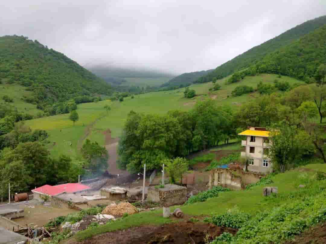 ویلاکوهستانی با ویوو جنگل های قره داغ در روستا علی آباد