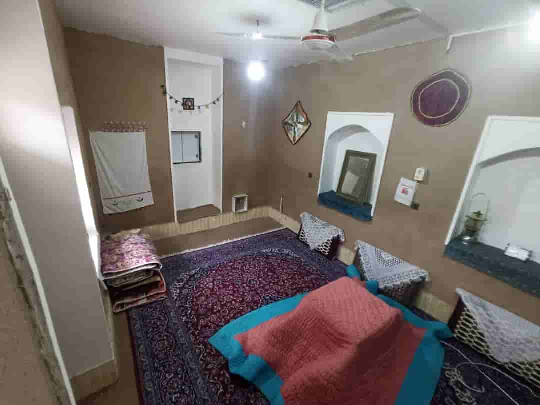 اجاره خانه سنتی در بهشتی ورزنه - اتاق شاه نشین -20 متری
