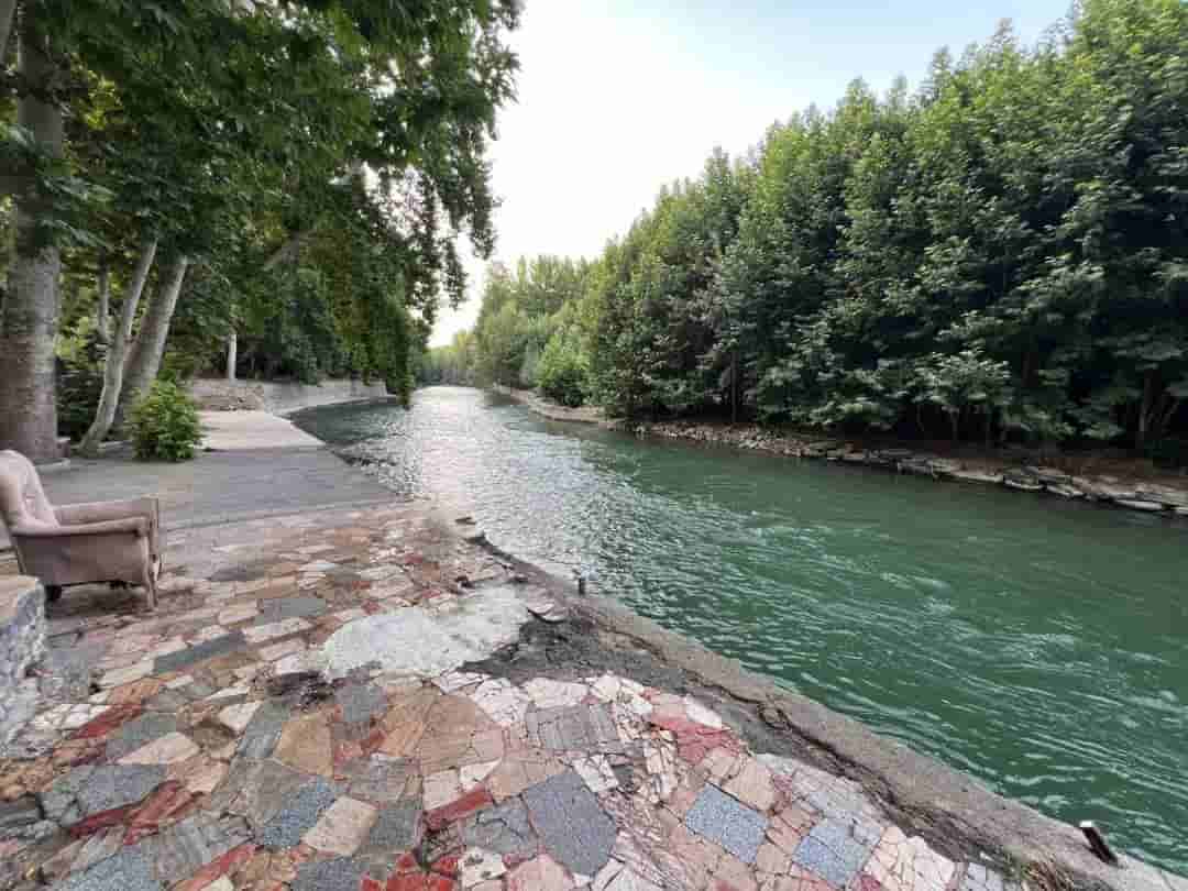 اجاره ویلا لب آب در اردال باغبهادران-دوخوابه 130 متری
