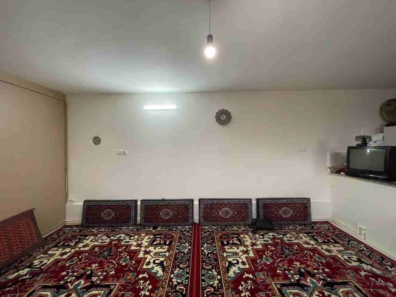 اجاره اقامتگاه بومگردی در پایین کوه زنجان