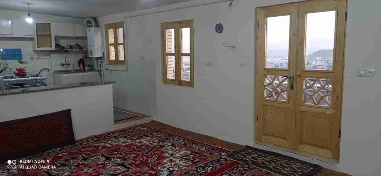 اجاره اقامتگاه بومگردی در پایین کوه زنجان