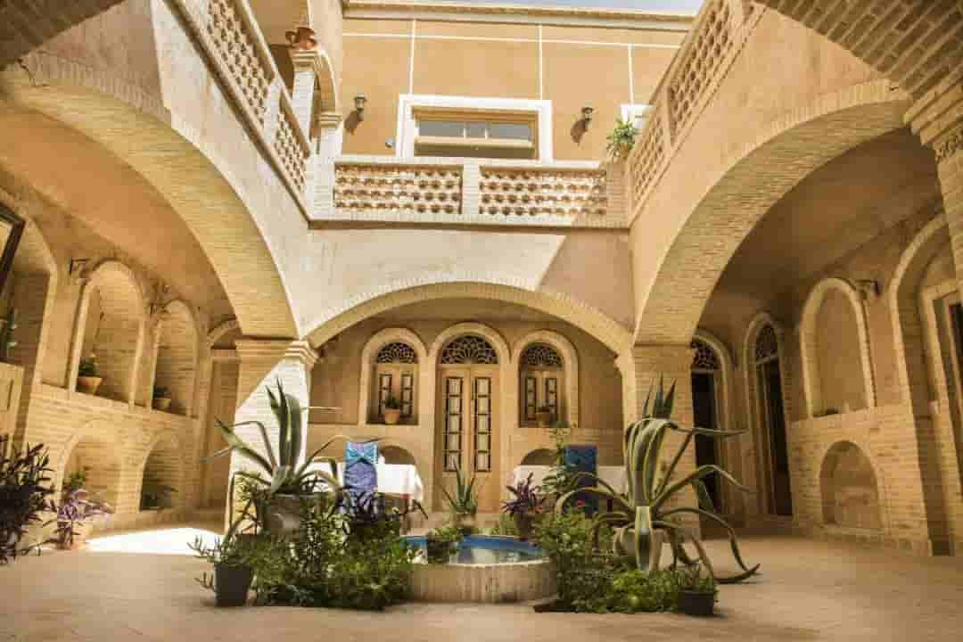 رزرو هتل سنتی در مرکز شهر یزد - عطار