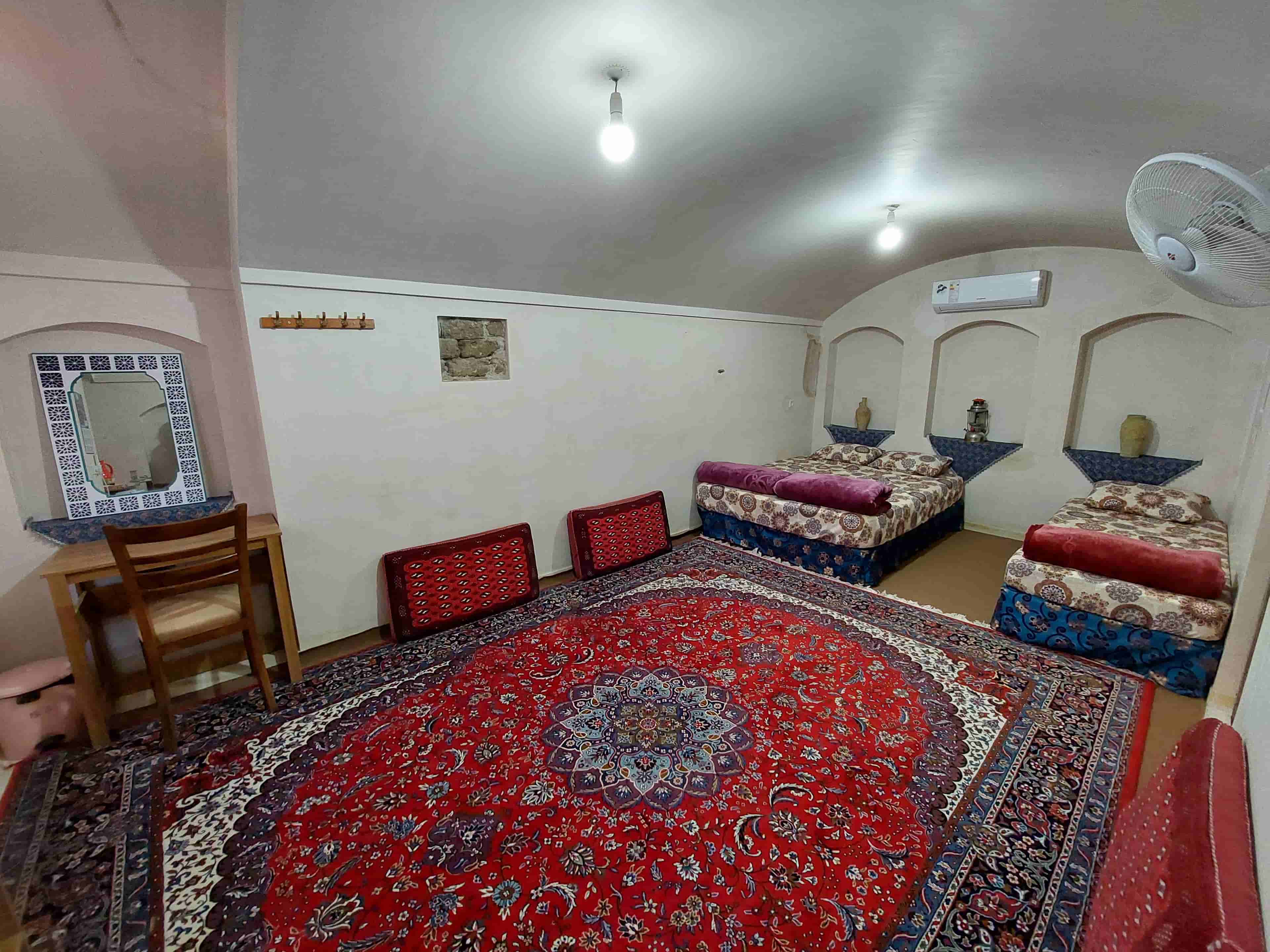 اجاره اتاق سنتی در 22بهمن آران بیدگل - سیمین دخت