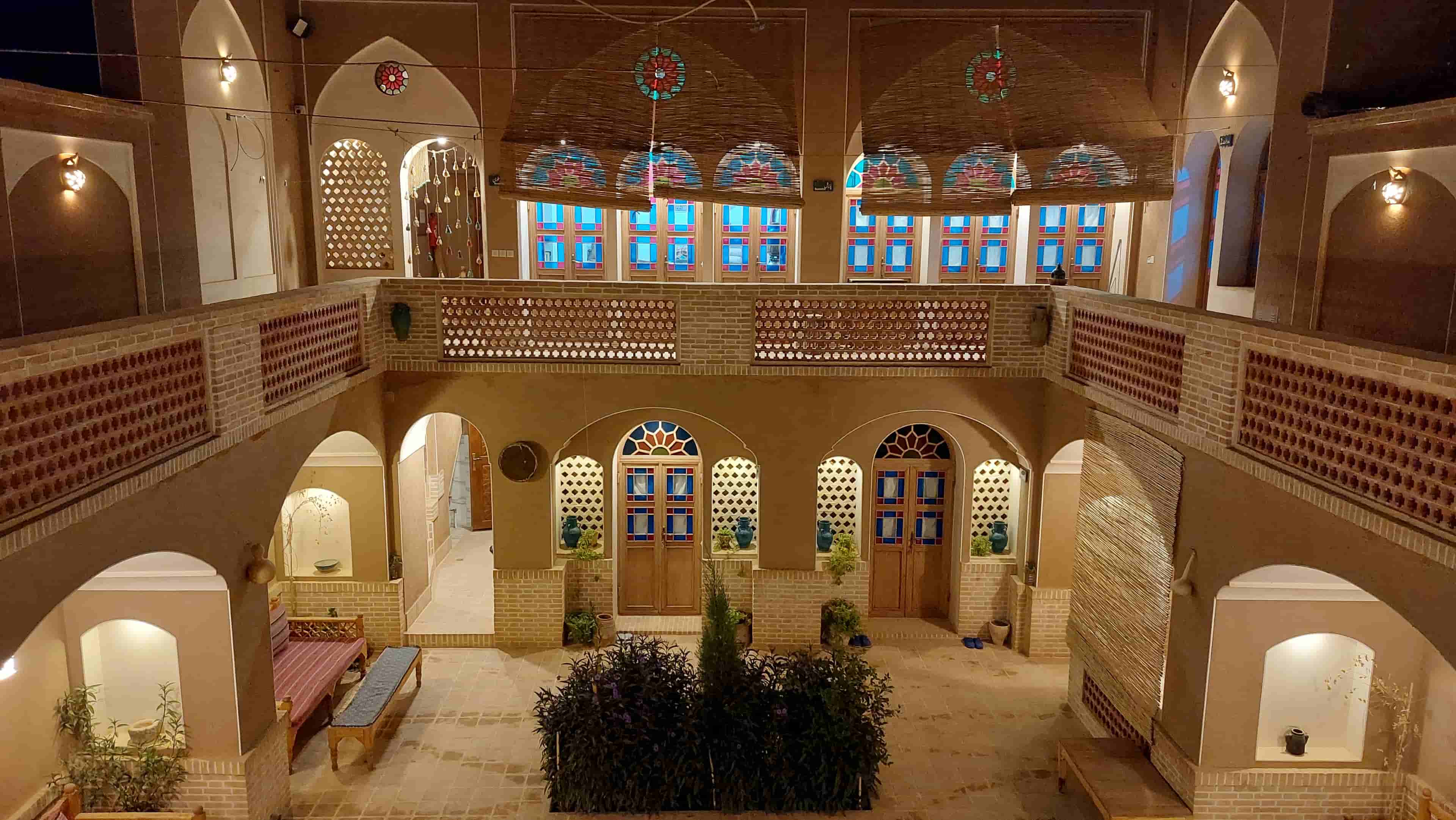 اجاره اتاق سنتی در 22بهمن آران بیدگل - سیمین دخت