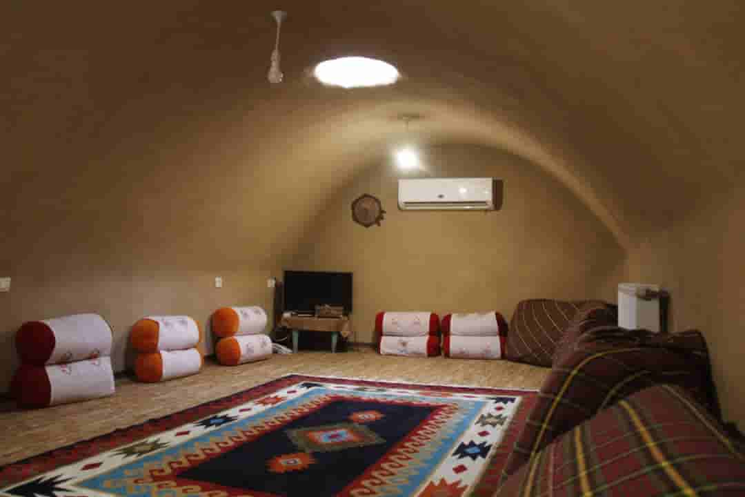 اجاره اقامتگاه بومگردی در روستای مبارکه - اتاق پاییز