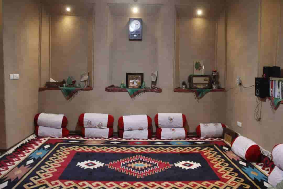 اجاره اقامتگاه بومگردی در روستای مبارکه - اتاق پاییز