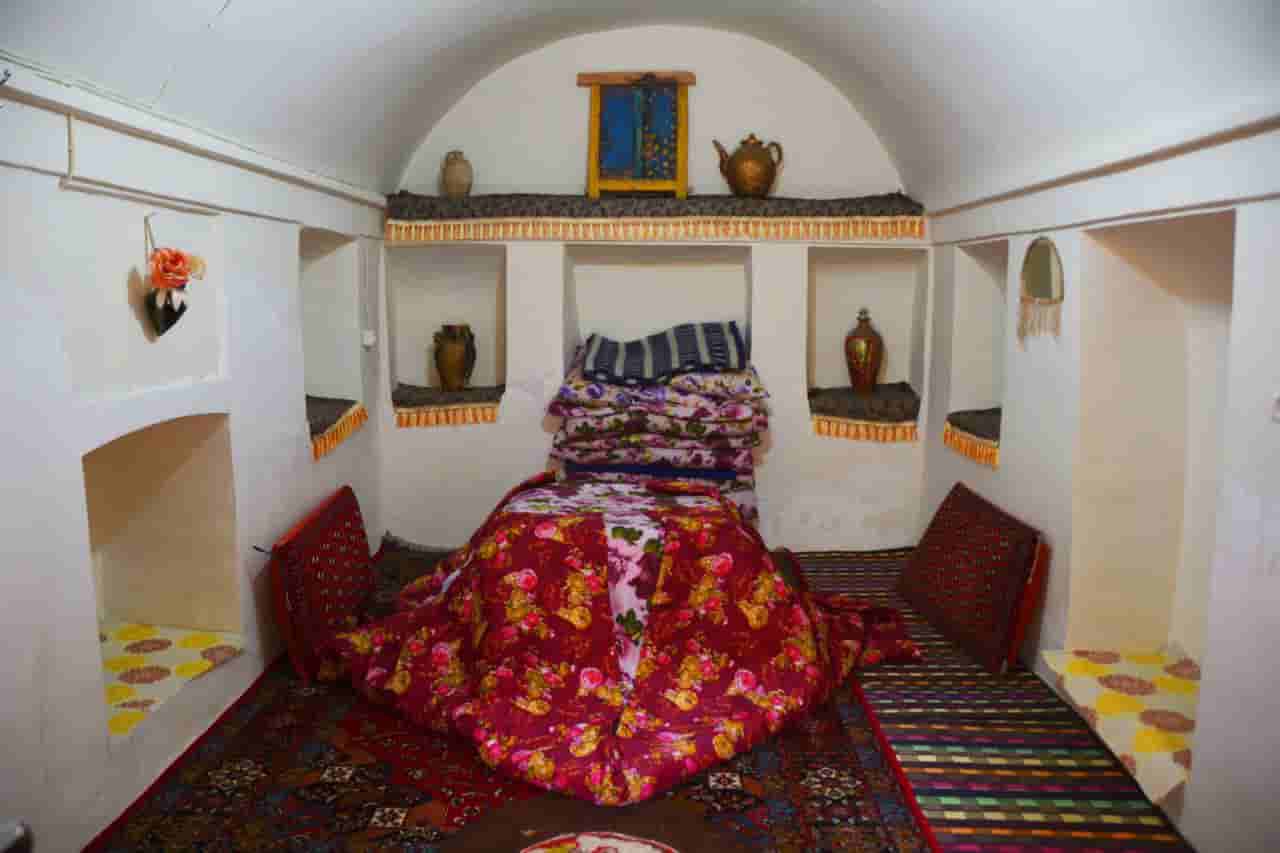اجاره اتاق سنتی در بیابانک سرخه - سمنان - کرسی