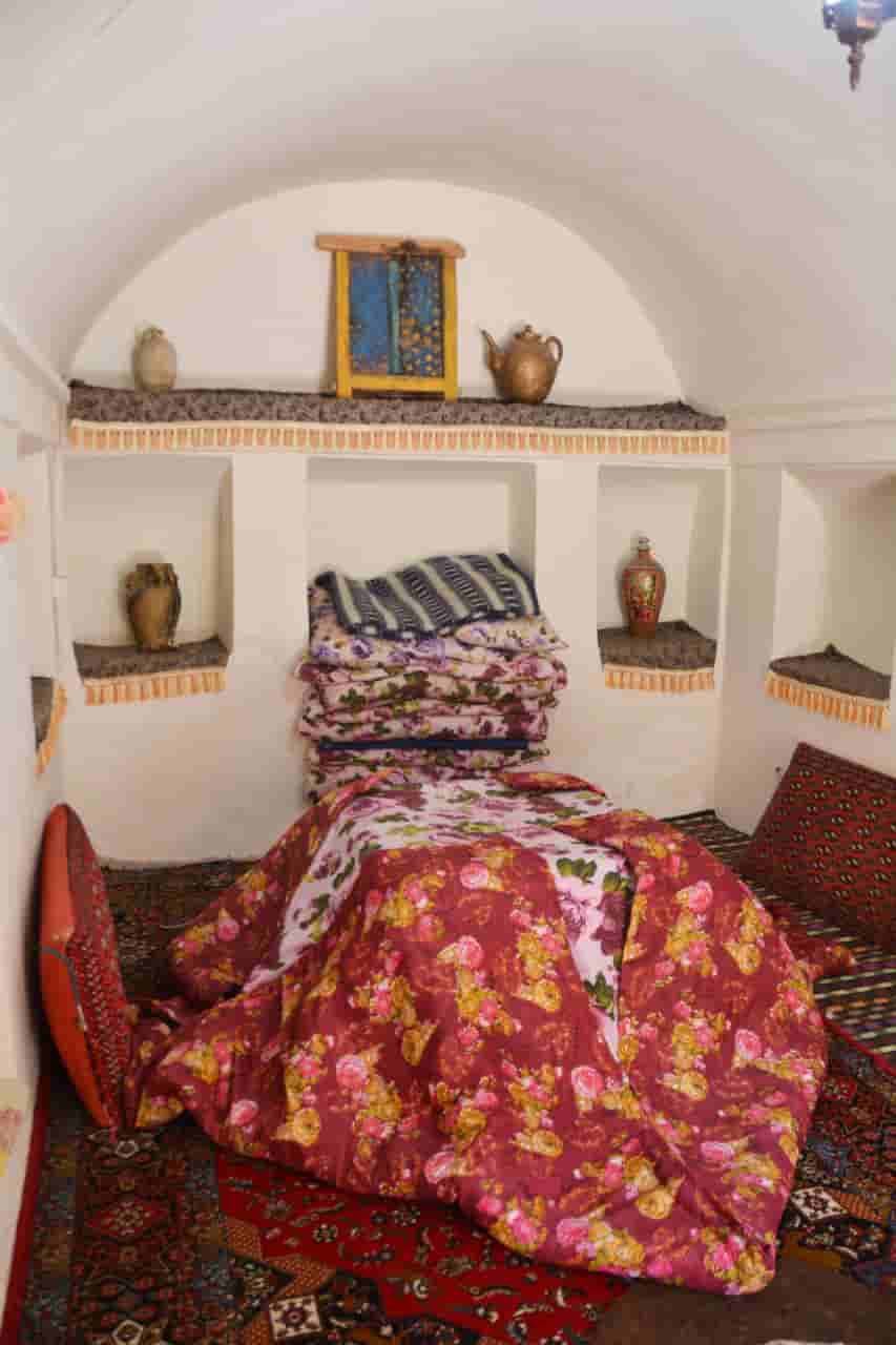 اجاره اتاق سنتی در بیابانک سرخه - سمنان - کرسی