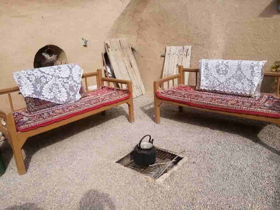 اجاره اقامتگاه بومگردی در بیابانک سرخه - دستکند