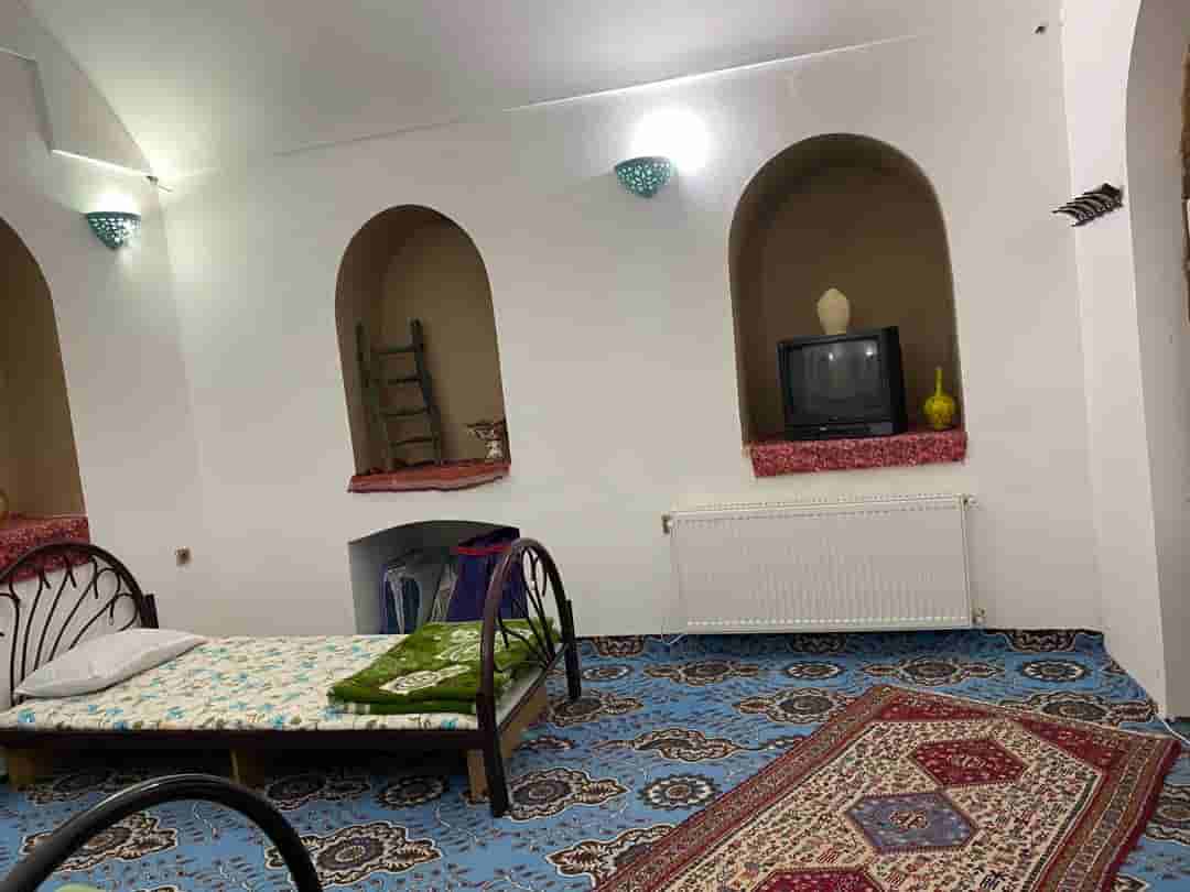 اقامتگاه بومگردی در امام خمینی یزد -اتاق آدابی