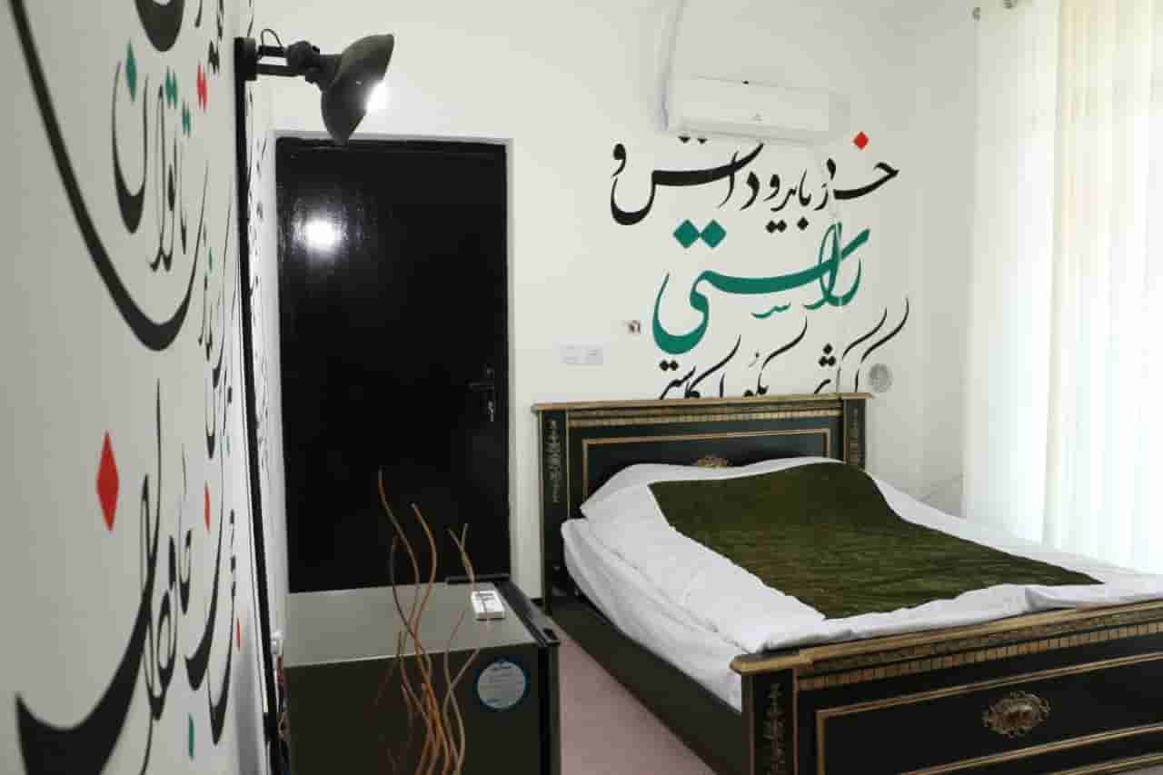 اجاره اتاق سنتی در خفر - بیژن و منیژه