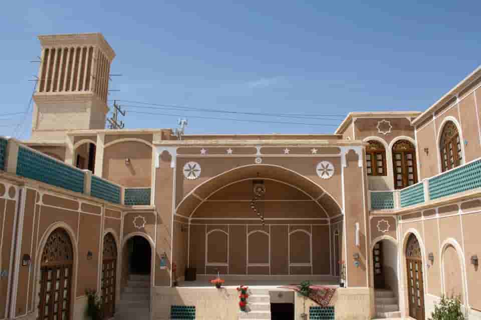 اجاره هتل سنتی در مهدی یزد - توئین