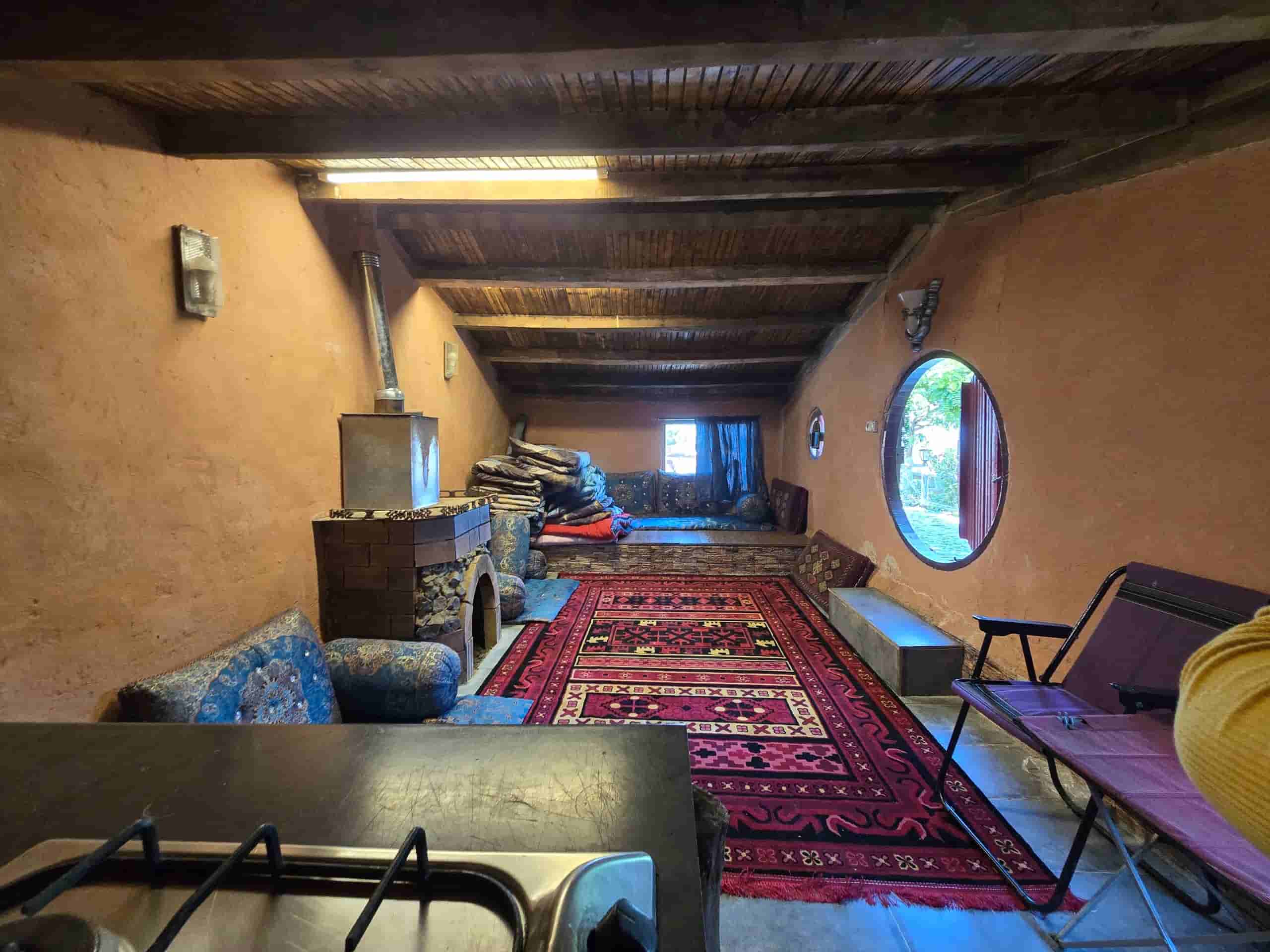 اجاره کلبه هابیت در روستای امره ساری - مهنا
