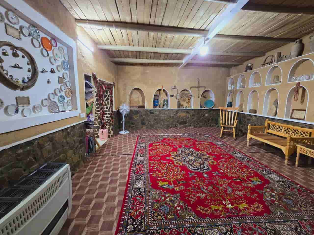 اجاره بومگردی سنتی در برزک - وی آی پی