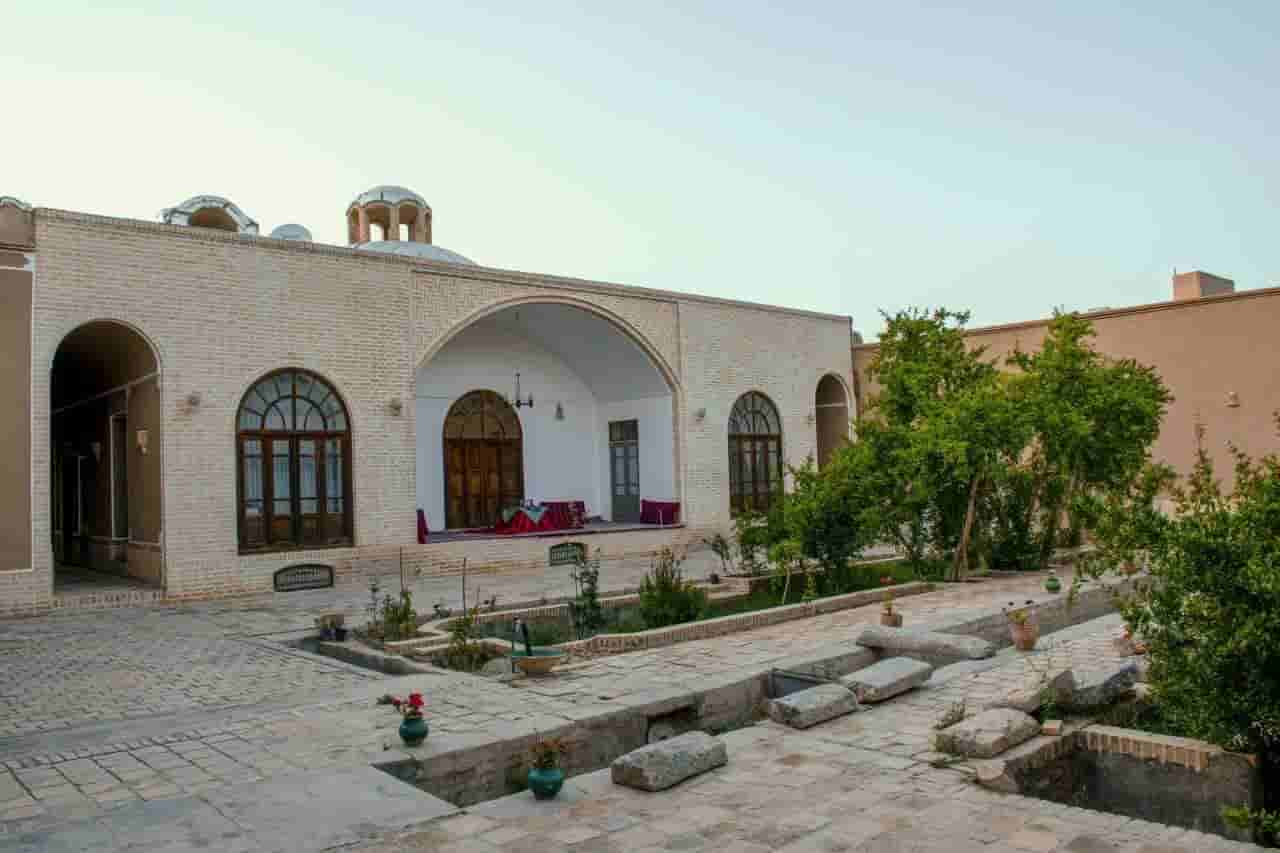 اجاره اتاق سنتی دوتخته در تفت - 22متر