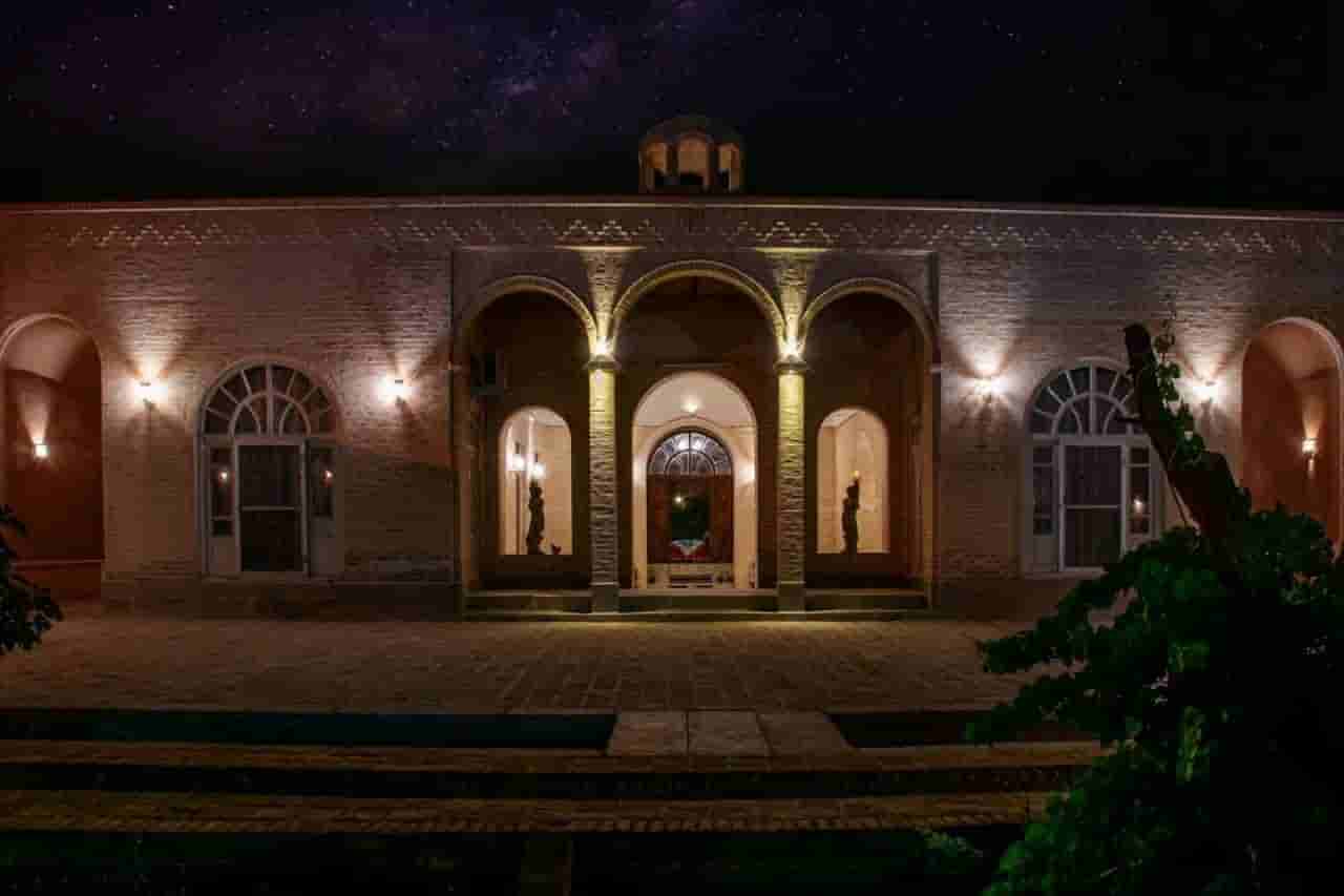 اجاره اتاق سنتی دوتخته در تفت - 22متر