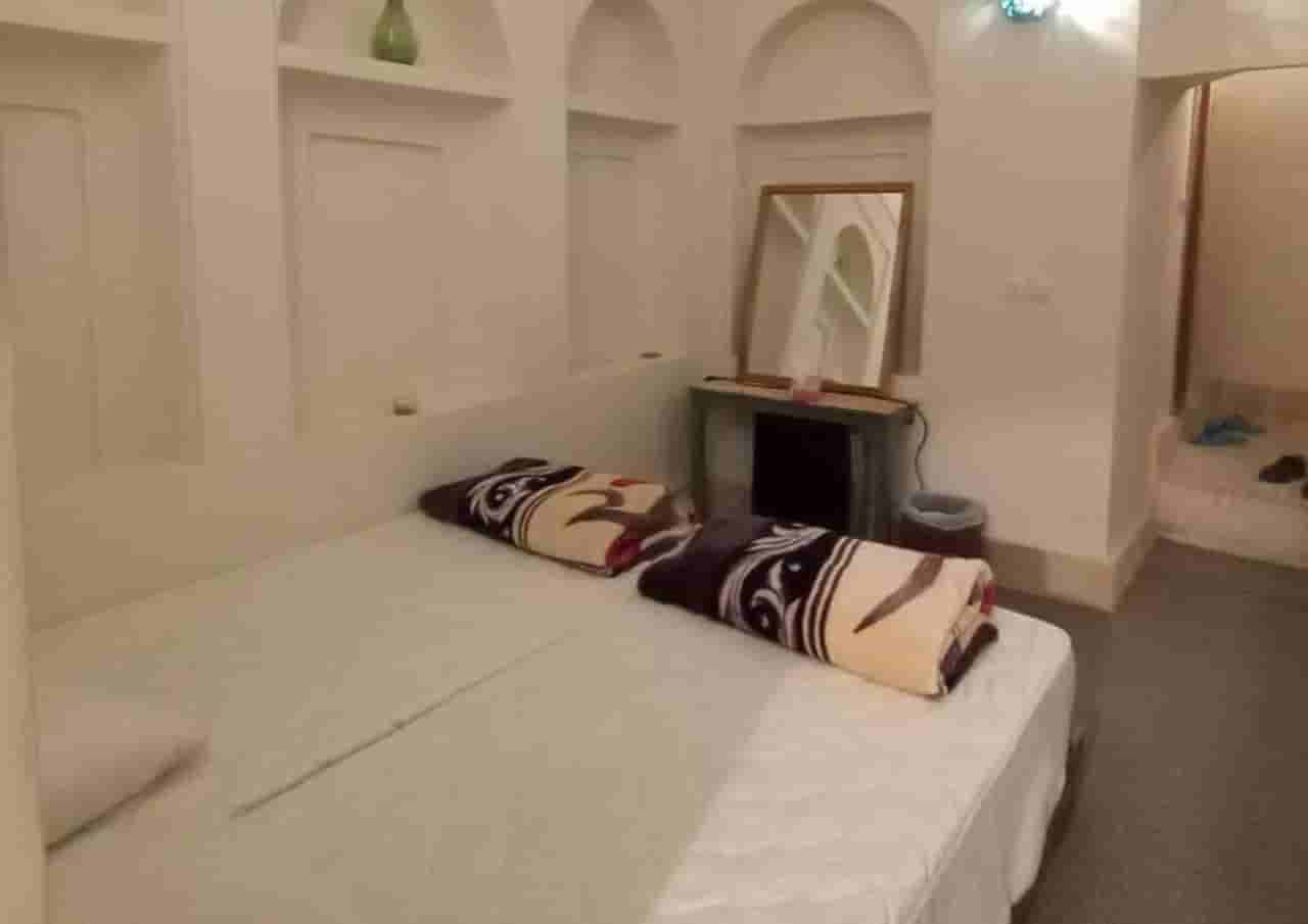 بومگردی سنتی در خیابان امام یزد - پنج تخته