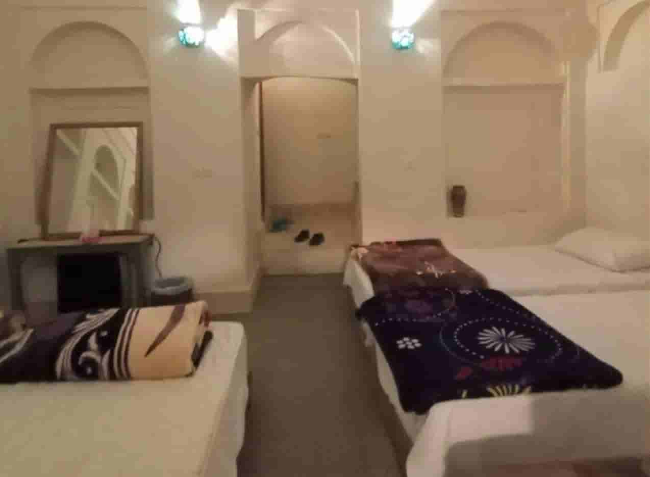 بومگردی سنتی در خیابان امام یزد - پنج تخته