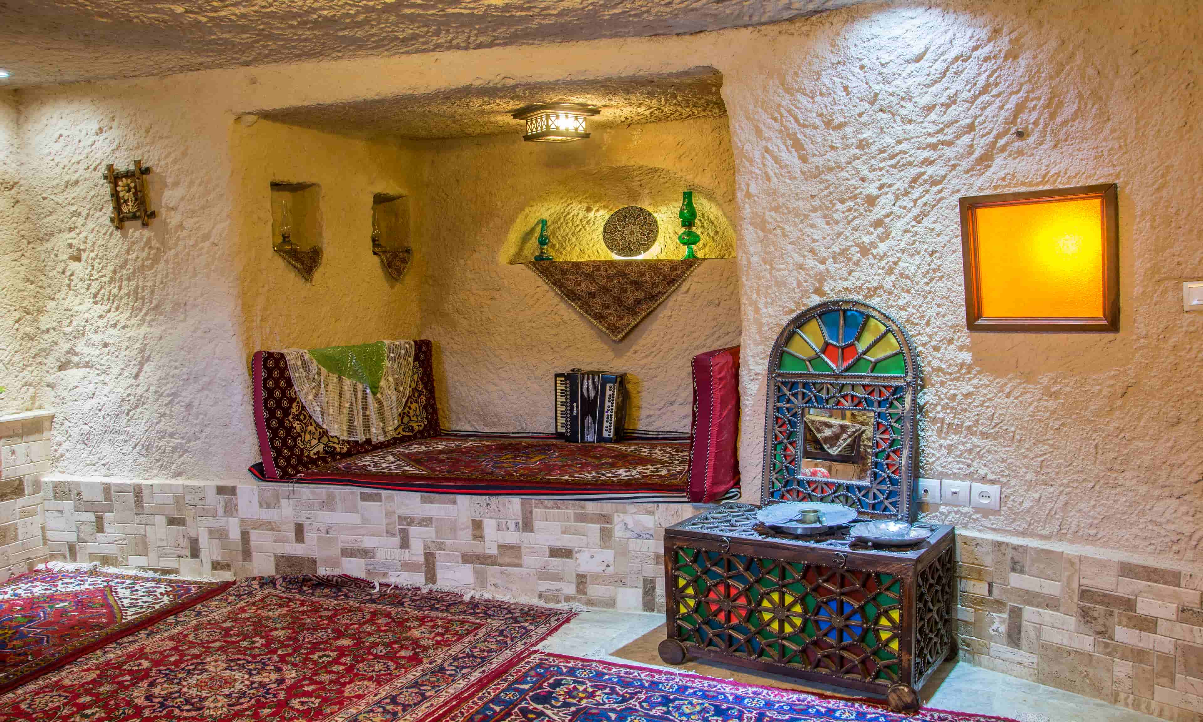 اجاره اقامتگاه صخره ای - کندوان