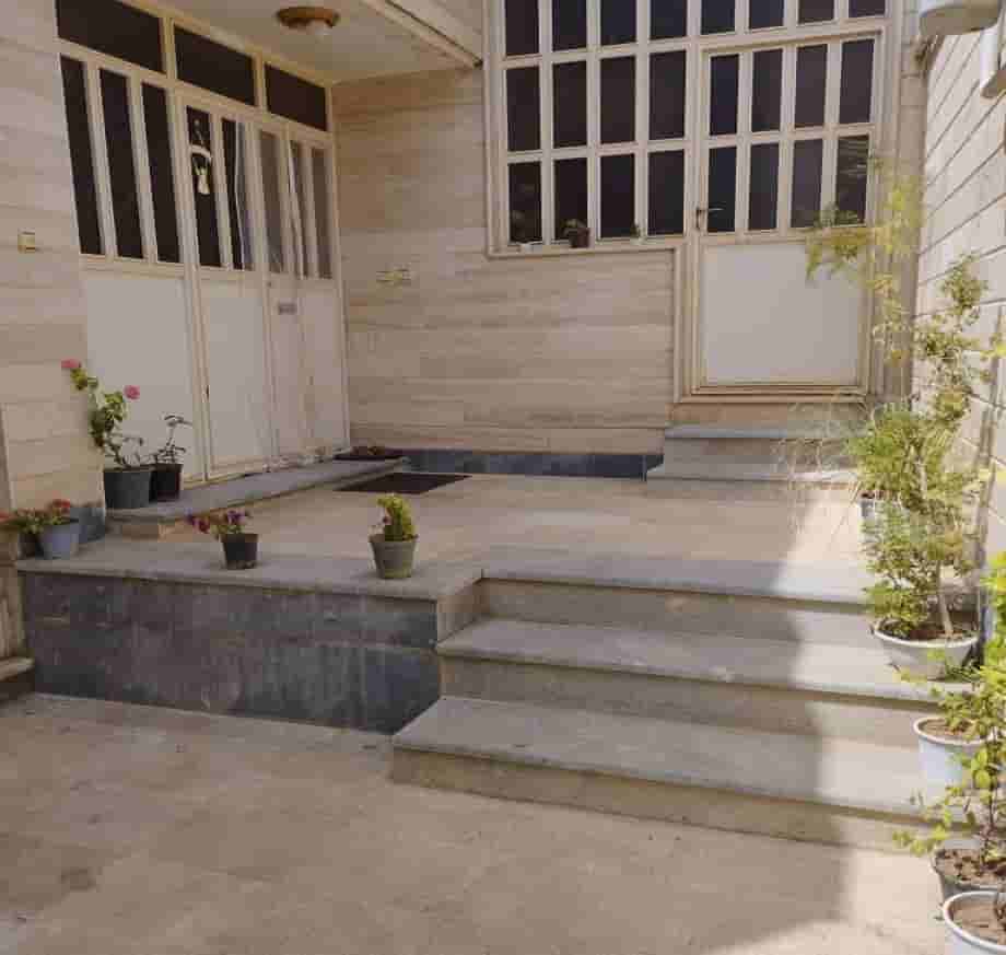 عکس اجاره سوئیت حیاط دار در محلات - همکف