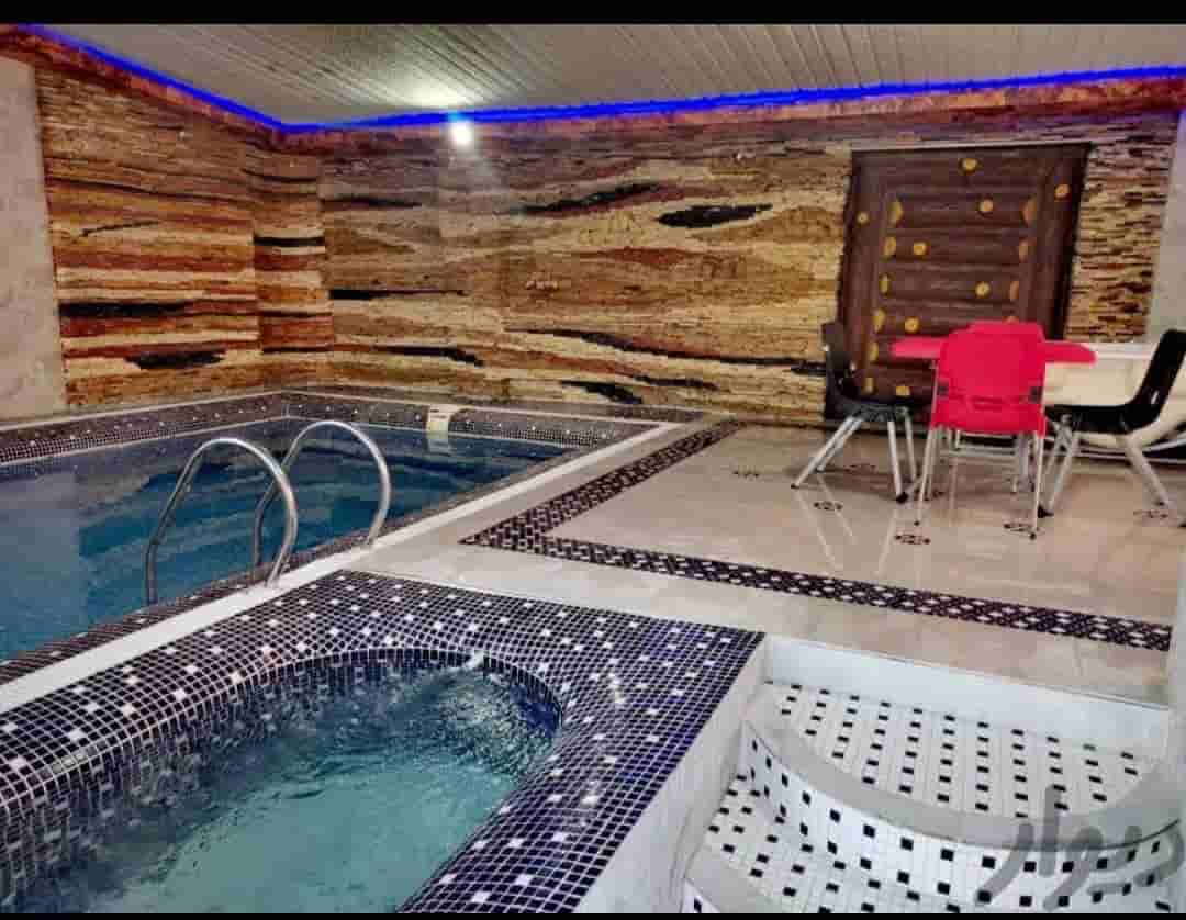 عکس اجاره ویلا استخر سرپوشیده در باغ بهادران - 3 خواب