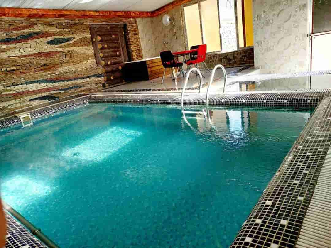 عکس اجاره ویلا استخر سرپوشیده در باغ بهادران - 3 خواب