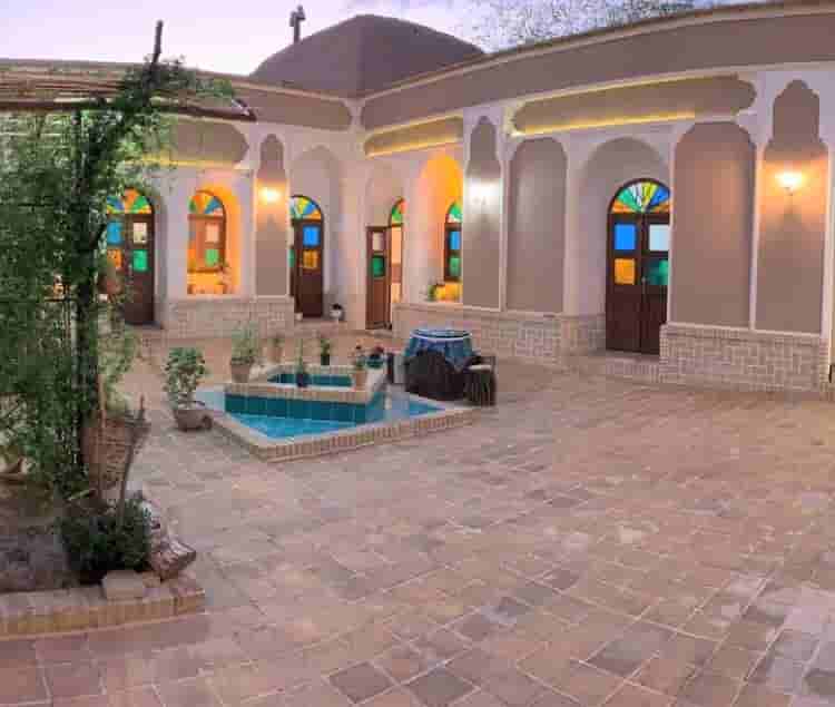 اجاره بومگردی در میدان آزادی - 5