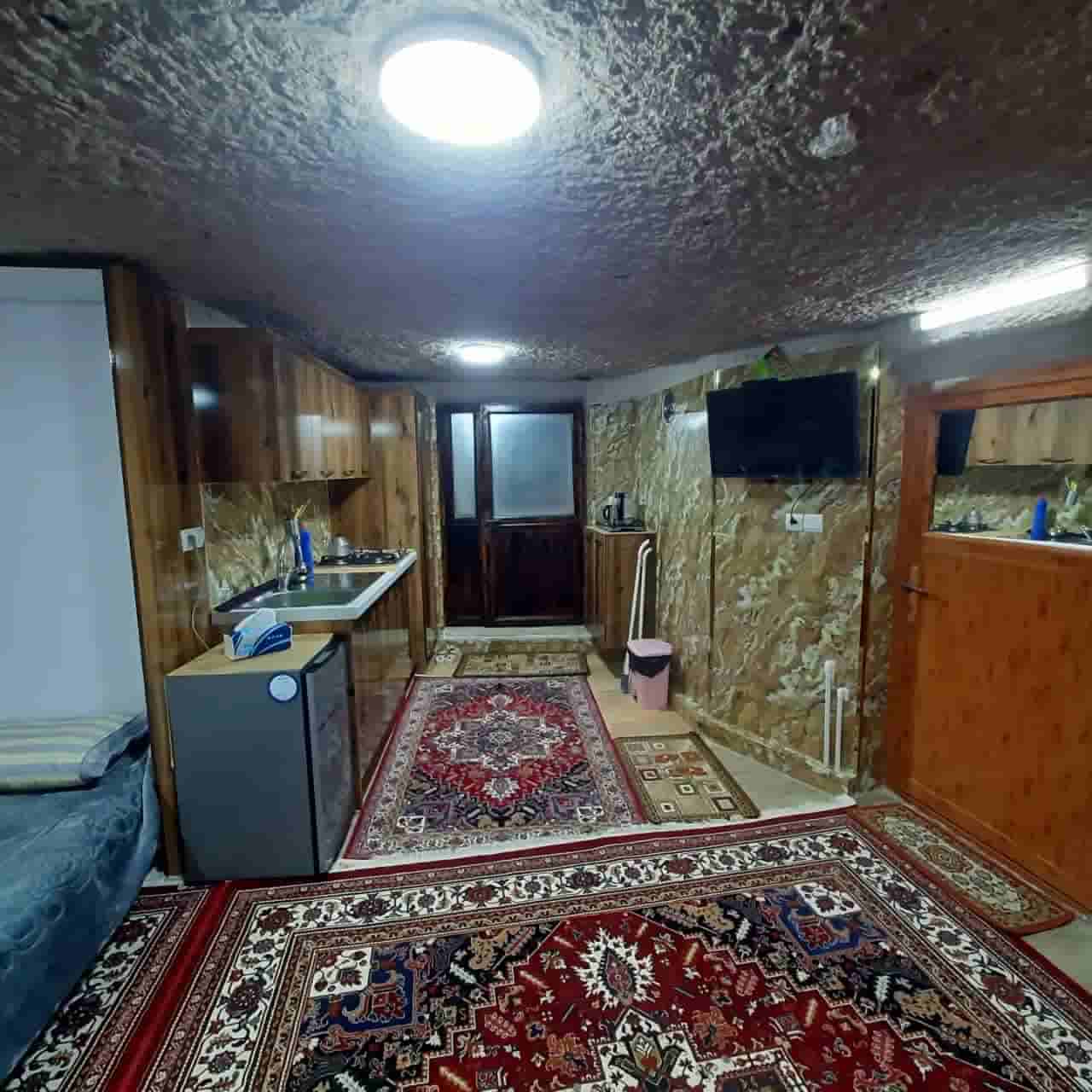 اجاره اقامتگاه صخره ای در روستای توریستی کندوان