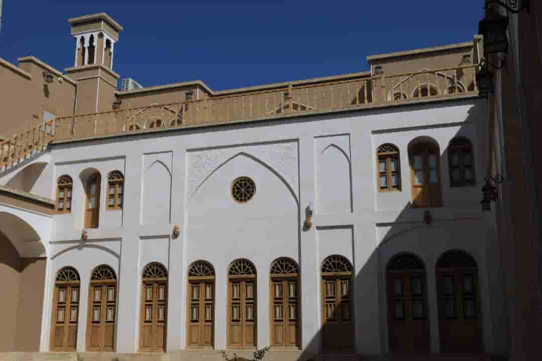 اجاره اقامتگاه سنتی در خیابان فاضل نراقی کاشان - سه تخته