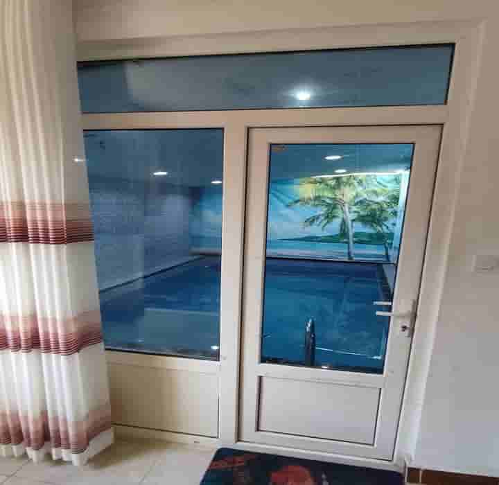 اجاره ویلا با استخر آبگرم در تنکابن - شیشه ای