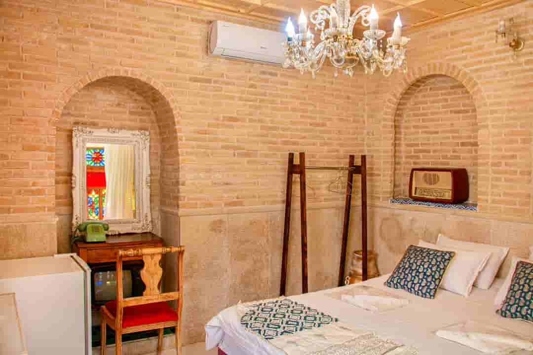 اجاره بوتیک هتل در خیابان لطفعلی خان زند شیراز - رز 2 تخته