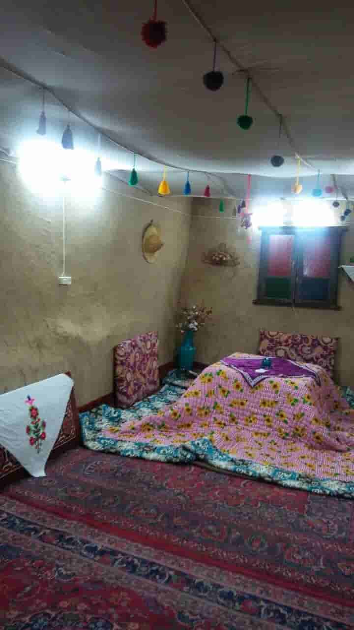 اجاره خانه ی سنتی در بیارجمند سمنان -اتاق کرسی