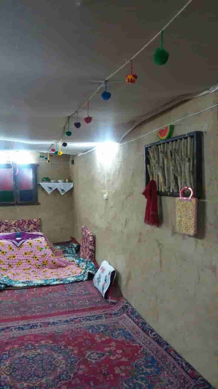 اجاره خانه ی سنتی در بیارجمند سمنان -اتاق کرسی