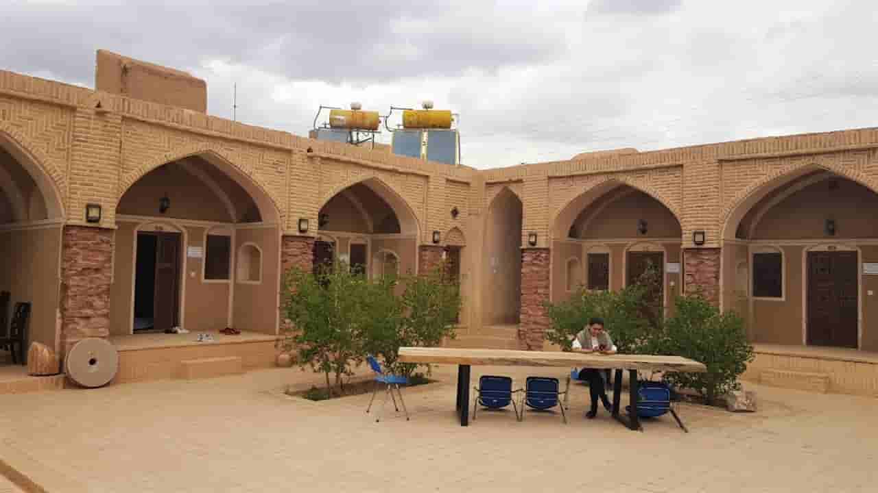 اجاره اتاق 5نفره کویری در انارک اصفهان - 17