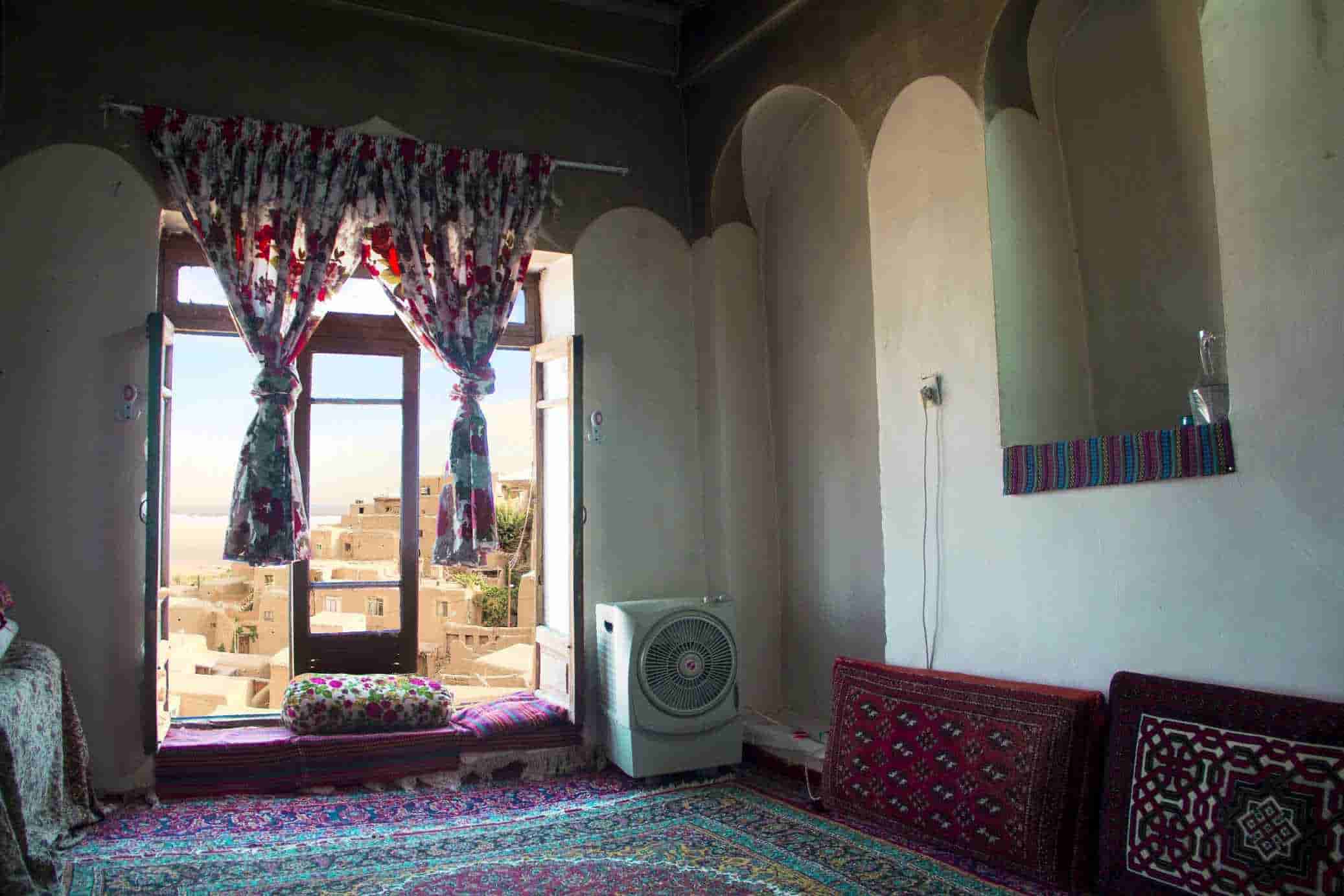 اجاره اقامتگاه بومگردی سنتی در قلعه بالا بیارجمند