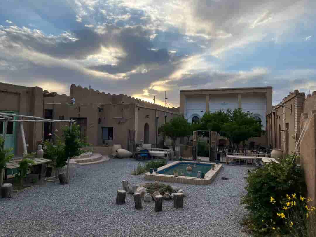 اجاره  بومگردی سنتی در آباده-دوتخته مستردار