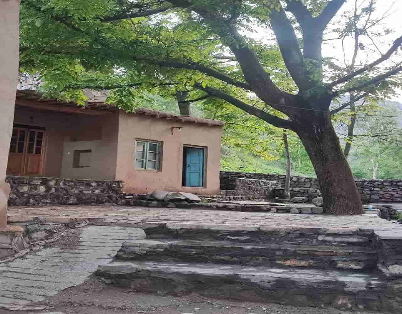 بومگردی روستایی در چهارراه کلات نادری - آبشار